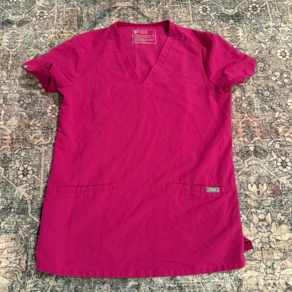 FIGS Women's XS Pink V Neck Scrub Top Medical Uniform - Picture 3 of 4